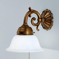 Berliner Messinglamp Messing wandlamp EDGAR met trekschakelaar