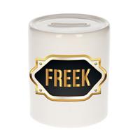 Bellatio Freek naam cadeau spaarpot met gouden embleem - kado verjaardag/ vaderdag/ pensioen/ geslaagd/ bedankt