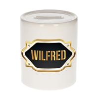 Bellatio Wilfred naam cadeau spaarpot met gouden embleem - kado verjaardag/ vaderdag/ pensioen/ geslaagd/ bedankt