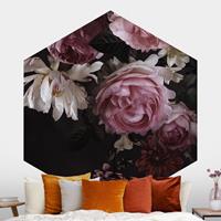 Klebefieber Hexagon Fototapete selbstklebend Rosa Blumen auf Schwarz Vintage