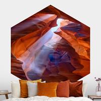 Klebefieber Hexagon Fototapete selbstklebend Lichtspiel im Antelope Canyon
