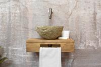 Saniclear Seba fonteinset met bruin eiken plank, rivierstenen waskom en verouderd ijzer kraan voor in het toilet