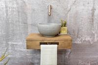 Saniclear Seba fonteinset met bruin eiken plank, grijze terrazzo waskom en RVS kraan voor in het toilet