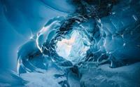 Komar The Eye of the Glacier Vlies Fotobehang 450x280cm 9-banen