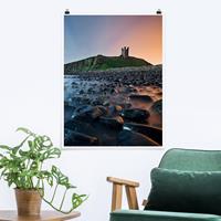 Klebefieber Poster Matt inkl. Posterklammern Sonnenaufgang mit Nebel bei Dunstanburgh Castle