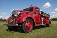 Fototapete »Vintage Feuerwehrauto«, samtig, samtig, Vliestapete, hochwertiger Digitaldruck