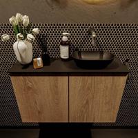 Mondiaz Fowy toiletmeubel 80x50x23cm washed oak mat 0 kraangaten wasbak: rechts 2 deuren solid surface met blad Melamine kleur wasbak: zwart FOWY59018washedoakurban
