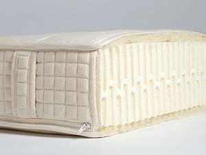 Yumeko Matras natuurlatex 2-persoons 200x210 zacht / stevig 
Kern: 100% natuurlatex
Tijk: 100% biologisch katoen, gewatteerd met 100% biologische scheerwol