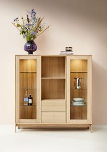 Hammel Furniture Vitrine Mistral, aus weißpigmentierte Eiche, mit zwei Glastüren und zwei Schubladen, inkl. Slim Line LED Spot, Breite: 133 cm, Höhe: 134,5 cm, Dänische 