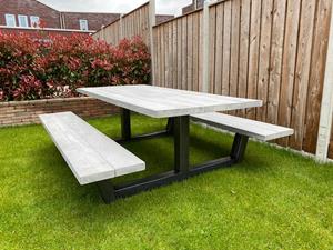 Industrielemeubelshop Steigerhouten picknicktafel Hamel met stalen onderstel