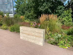 Industrielemeubelshop Steigerhouten plantenbak Adora met horizontale planken