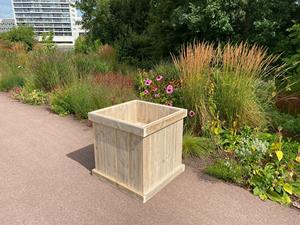 Industrielemeubelshop Bloembak Djay met sierrand van steigerhout