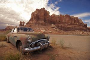 Karo-art Fotobehang - Oldtimer in de Woestijn, bruin, 11 maten, Premium print, inclusief behanglijm