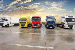 Karo-art Fotobehang - Kleurrijk Vrachtwagenpark, Trucks, 11 maten, inclusief behanglijm
