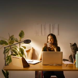 ledvance Sun@home panan desk disc clip Schreibtischleuchte, schwarz, 15W, 1200lm, regulierbares Weißlicht (2200K bis 5000K), dimmbar, passt das Licht