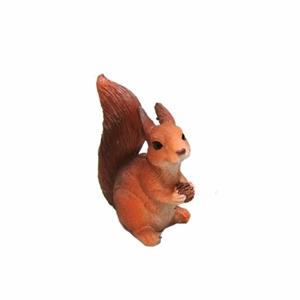 Eekhoorn beeldje met dennenappel 7,5 cm -
