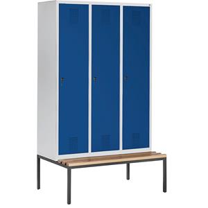 C+P EVOLO Garderobenschrank, mit untergebauter Sitzbank, 3 Abteile, Abteilbreite 400 mm, lichtgrau / enzianblau