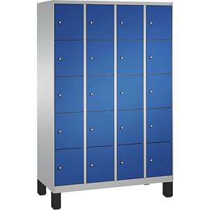 C+P EVOLO Fächerschrank, mit Füßen, 4 Abteile, je 5 Fächer, Abteilbreite 300 mm, weißaluminium / enzianblau
