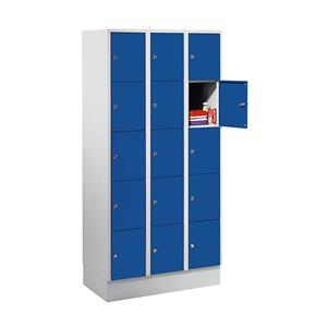 Wolf Schließfachschrank, mit Sockel, 15 Fächer, 300 mm, lichtgrau / enzianblau