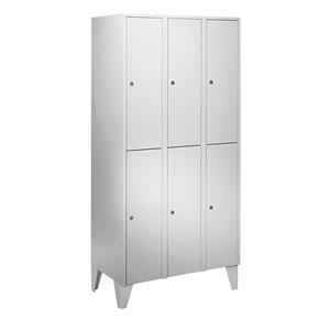 Wolf Garderobekast met kunststof poten, h x b x d = 1850 x 900 x 500 mm, 6 vakken, lichtgrijs
