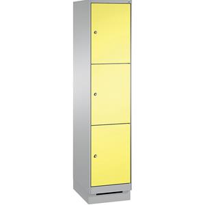 C+P EVOLO Fächerschrank, mit Sockel, 1 Abteil, 3 Fächer, Abteilbreite 400 mm, weißaluminium / schwefelgelb