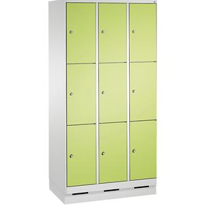 C+P EVOLO Fächerschrank, mit Sockel, 3 Abteile, je 3 Fächer, Abteilbreite 300 mm, lichtgrau / viridingrün