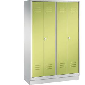 C+P CLASSIC Garderobenschrank mit Sockel, zueinander schlagende Türen, 4 Abteile, Abteilbreite 300 mm, lichtgrau / viridingrün