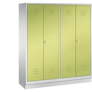 C+P CLASSIC Garderobenschrank mit Sockel, zueinander schlagende Türen, 4 Abteile, Abteilbreite 400 mm, lichtgrau / viridingrün