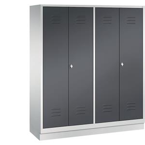 C+P CLASSIC Garderobenschrank mit Sockel, zueinander schlagende Türen, 4 Abteile, Abteilbreite 400 mm, lichtgrau / schwarzgrau