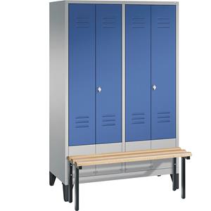 C+P CLASSIC Garderobenschrank mit vorgebauter Sitzbank, zueinander schlagende Türen, 4 Abteile, Abteilbreite 300 mm, weißaluminium / enzianblau