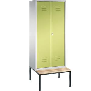 C+P CLASSIC Garderobenschrank mit untergebauter Sitzbank, zueinander schlagende Türen, 2 Abteile, Abteilbreite 400 mm, lichtgrau / viridingrün