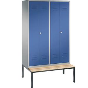 C+P CLASSIC Garderobenschrank mit untergebauter Sitzbank, zueinander schlagende Türen, 4 Abteile, Abteilbreite 300 mm, weißaluminium / enzianblau
