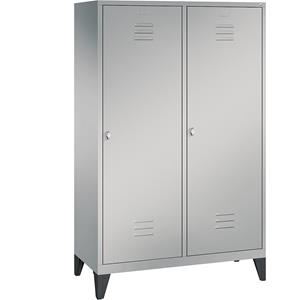 C+P CLASSIC Garderobenschrank mit Füßen, Tür über 2 Abteile, 4 Abteile, Abteilbreite 300 mm, weißaluminium