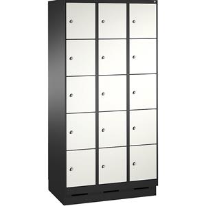 C+P EVOLO Fächerschrank, mit Sockel, 3 Abteile, je 5 Fächer, Abteilbreite 300 mm, schwarzgrau / verkehrsweiß