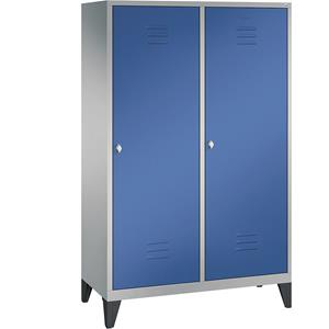 C+P CLASSIC Garderobenschrank mit Füßen, Tür über 2 Abteile, 4 Abteile, Abteilbreite 300 mm, weißaluminium / enzianblau