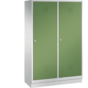 C+P CLASSIC Garderobenschrank mit Sockel, Tür über 2 Abteile, 4 Abteile, Abteilbreite 300 mm, lichtgrau / resedagrün