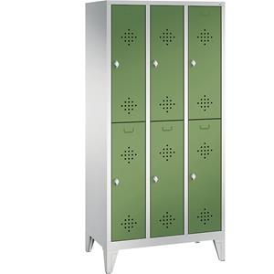 C+P CLASSIC Garderobenschrank mit Füßen, doppelstöckig, 3 Abteile, je 2 Fächer, Abteilbreite 300 mm, lichtgrau / resedagrün