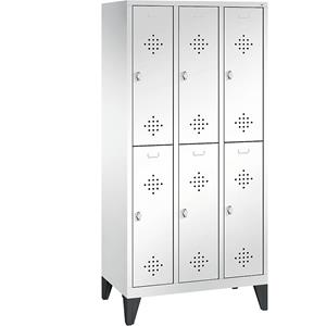 C+P CLASSIC Garderobenschrank mit Füßen, doppelstöckig, 3 Abteile, je 2 Fächer, Abteilbreite 300 mm, verkehrsweiß