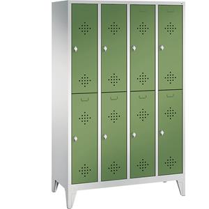 C+P CLASSIC Garderobenschrank mit Füßen, doppelstöckig, 4 Abteile, je 2 Fächer, Abteilbreite 300 mm, lichtgrau / resedagrün