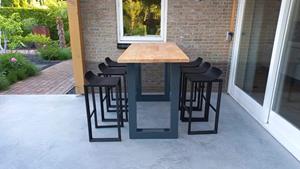 Industrielemeubelshop Douglashouten bartafel Perry met stalen U poten