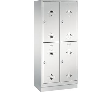 C+P CLASSIC Garderobenschrank mit Sockel, doppelstöckig, 2 Abteile, je 2 Fächer, Abteilbreite 400 mm, lichtgrau