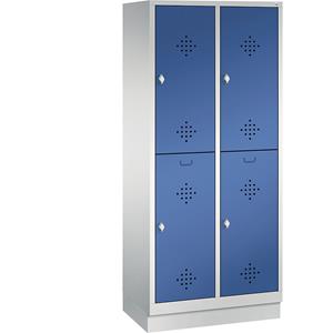 C+P CLASSIC Garderobenschrank mit Sockel, doppelstöckig, 2 Abteile, je 2 Fächer, Abteilbreite 400 mm, lichtgrau / enzianblau