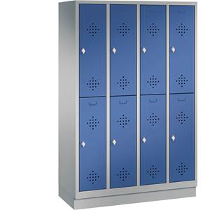 C+P CLASSIC Garderobenschrank mit Sockel, doppelstöckig, 4 Abteile, je 2 Fächer, Abteilbreite 300 mm, weißaluminium / enzianblau