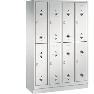 C+P CLASSIC Garderobenschrank mit Sockel, doppelstöckig, 4 Abteile, je 2 Fächer, Abteilbreite 300 mm, lichtgrau