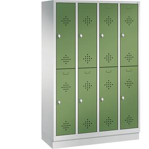 C+P CLASSIC Garderobenschrank mit Sockel, doppelstöckig, 4 Abteile, je 2 Fächer, Abteilbreite 300 mm, lichtgrau / resedagrün