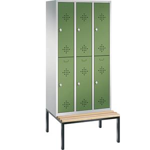C+P CLASSIC Garderobenschrank mit untergebauter Sitzbank, doppelstöckig, 3 Abteile, je 2 Fächer, Abteilbreite 300 mm, lichtgrau / resedagrün