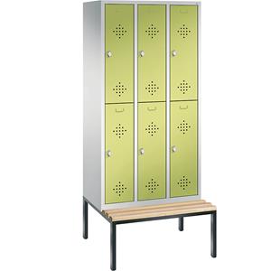 C+P CLASSIC Garderobenschrank mit untergebauter Sitzbank, doppelstöckig, 3 Abteile, je 2 Fächer, Abteilbreite 300 mm, lichtgrau / viridingrün