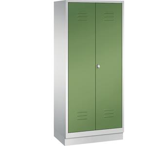 C+P CLASSIC Aufbewahrungsschrank mit Sockel, zueinander schlagende Türen, 2 Abteile, Abteilbreite 400 mm, lichtgrau / resedagrün