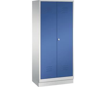 C+P CLASSIC Aufbewahrungsschrank mit Sockel, zueinander schlagende Türen, 2 Abteile, Abteilbreite 400 mm, lichtgrau / enzianblau