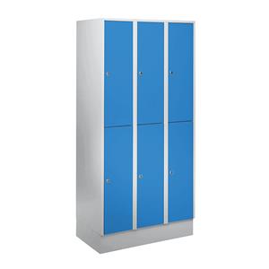 Wolf Garderobekast met sokkel, h x b x d = 1800 x 900 x 500 mm, 6 vakken, lichtblauw